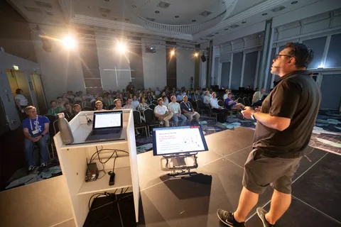 Emmanuel Paraskakis on stage at apidays Munich